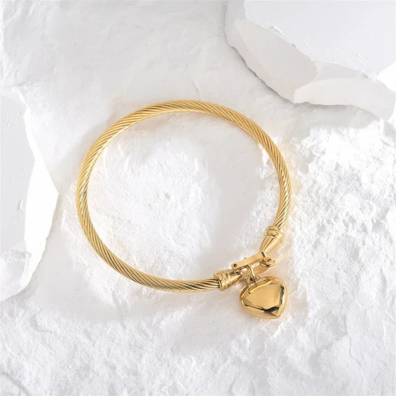 Gold Heart Pendant Bracelet