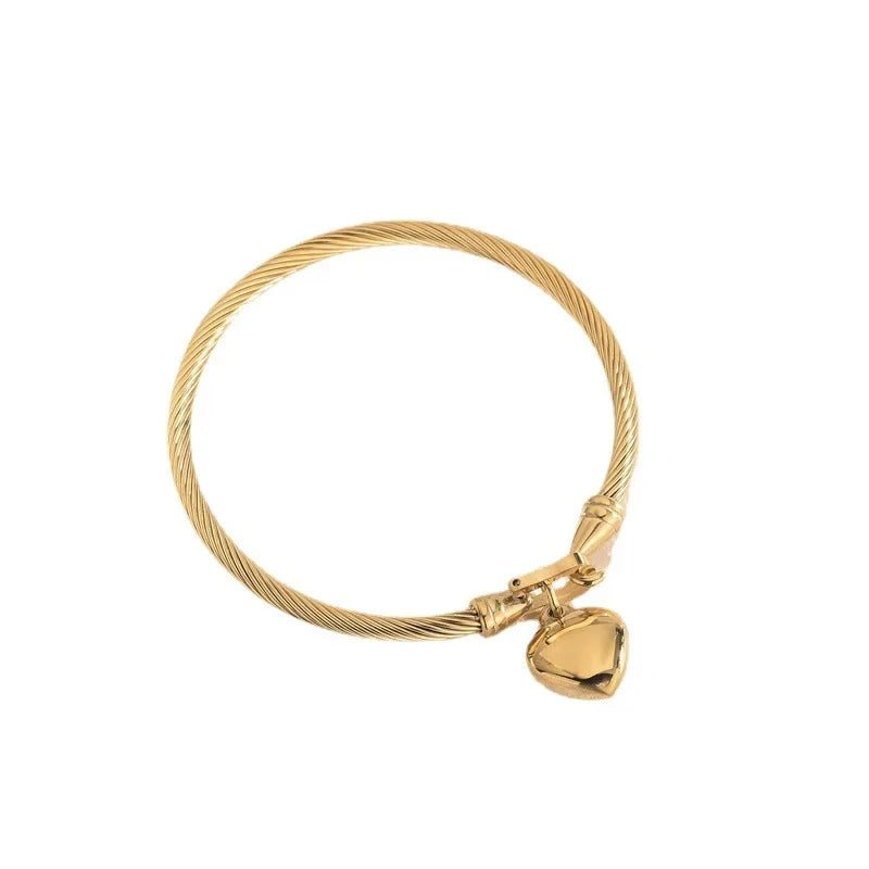 Gold Heart Pendant Bracelet