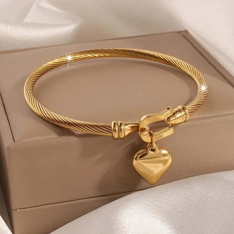 Gold Heart Pendant Bracelet